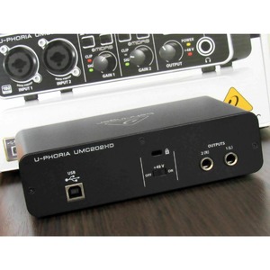 Внешняя звуковая карта с USB Behringer UMC202HD