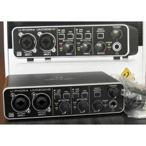 Внешняя звуковая карта с USB Behringer UMC202HD