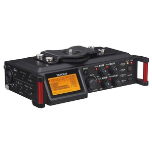 Студийный рекордер/проигрыватель TASCAM DR-70D