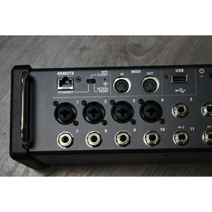 Цифровой микшер Behringer XR12