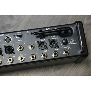 Цифровой микшер Behringer XR12