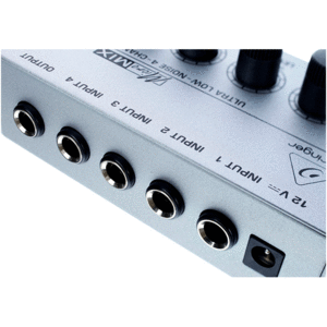 Аналоговый микшер Behringer MX 400 MICROMIX