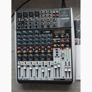 Аналоговый микшер Behringer XENYX QX1204USB