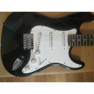 Электрогитара Fender SQUIER MM STRATOCASTER HARD TAIL BLACK