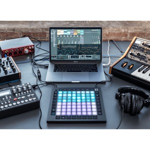 Миди контроллер Novation Launchpad Pro MK3