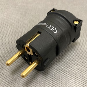 Разъем EU Schuko QED (QE3093) Performance Euro Plug Gold